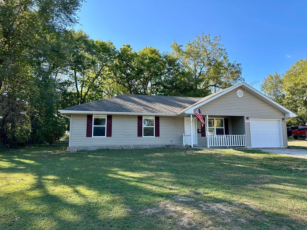 305 N Flint Avenue, Bolivar, MO 65613