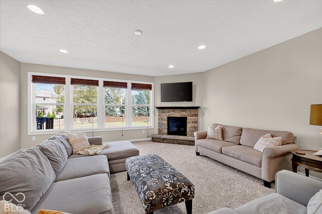 11058 Stoneleigh Drive, Noblesville, IN 46060