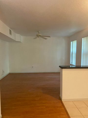 6924 W Sample Road 6924, Coral Springs, FL 33067