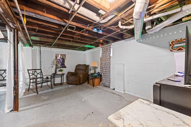 1127 Detroit Avenue, Lincoln Park, MI 48146