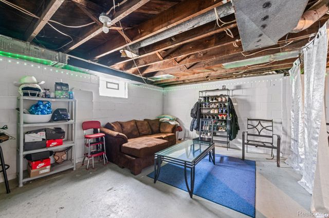 1127 Detroit Avenue, Lincoln Park, MI 48146