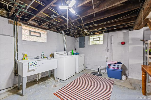 1127 Detroit Avenue, Lincoln Park, MI 48146