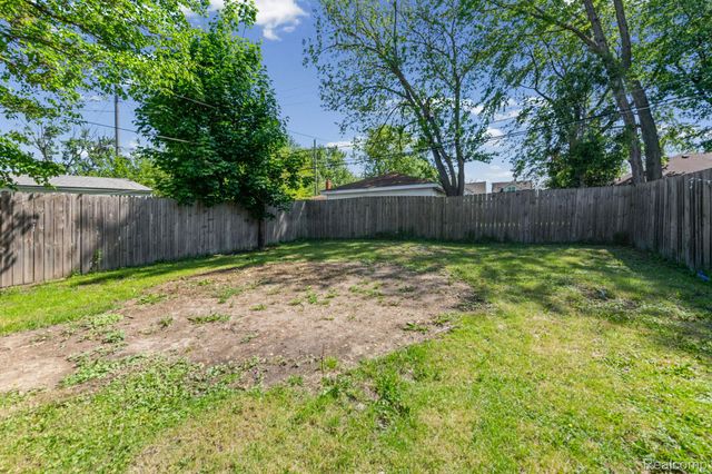 1127 Detroit Avenue, Lincoln Park, MI 48146
