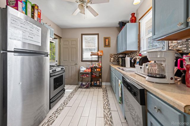 1127 Detroit Avenue, Lincoln Park, MI 48146