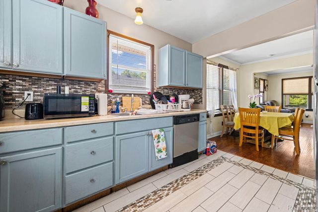 1127 Detroit Avenue, Lincoln Park, MI 48146