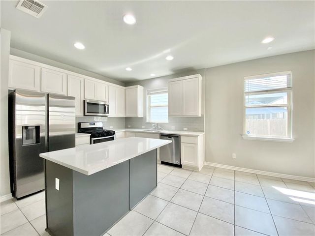 2112 Pecan Island DR, Leander, TX 78641