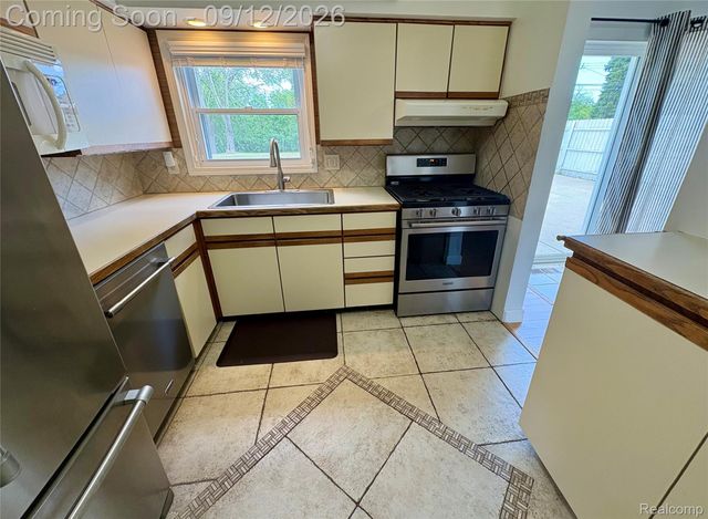 3311 Blaine Street, Trenton, MI 48183
