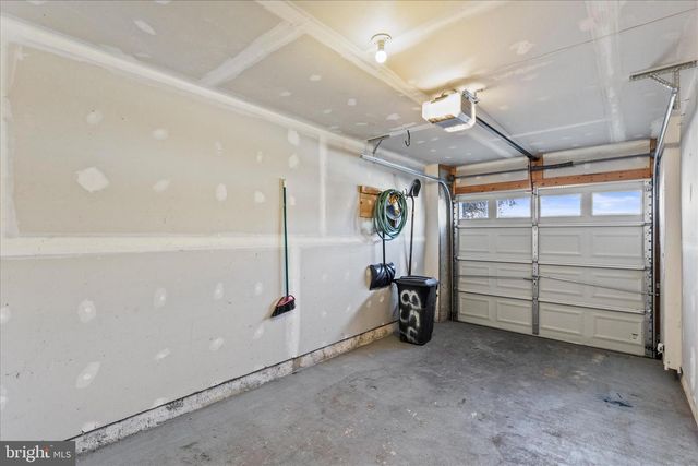 854 BLOSSOM DR, Hanover, PA 17331