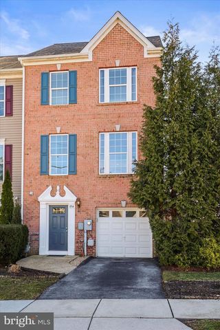 854 BLOSSOM DR, Hanover, PA 17331