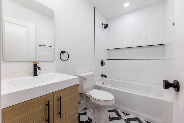241 W 74th Street 1, Chicago, IL 60621