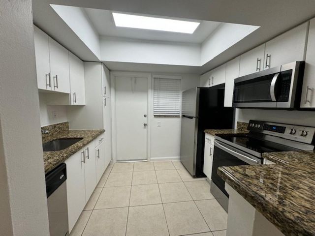 3601 Van Buren St 9, Hollywood, FL 33021