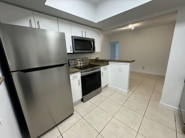 3601 Van Buren St 9, Hollywood, FL 33021