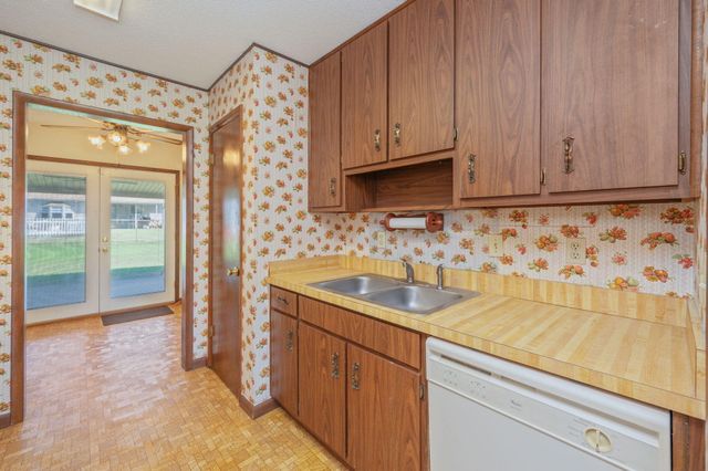 422 Fleetwood Drive, Mary Esther, FL 32569