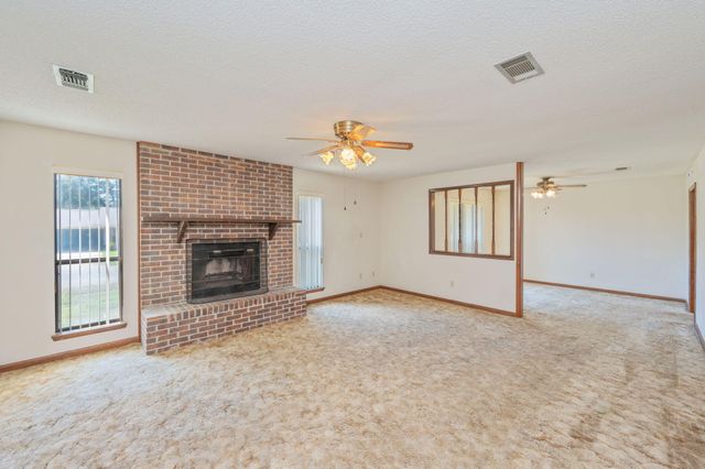 422 Fleetwood Drive, Mary Esther, FL 32569