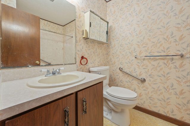 422 Fleetwood Drive, Mary Esther, FL 32569