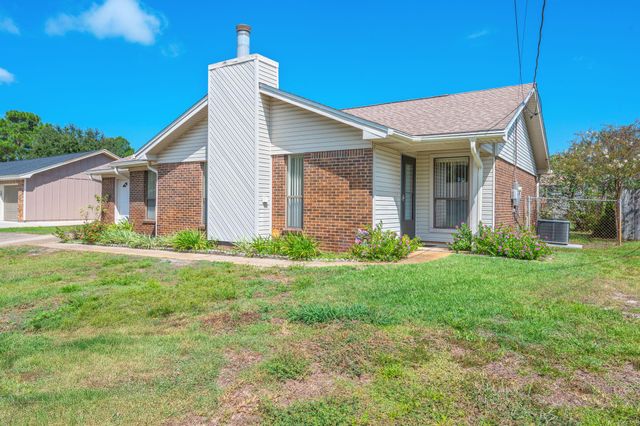422 Fleetwood Drive, Mary Esther, FL 32569