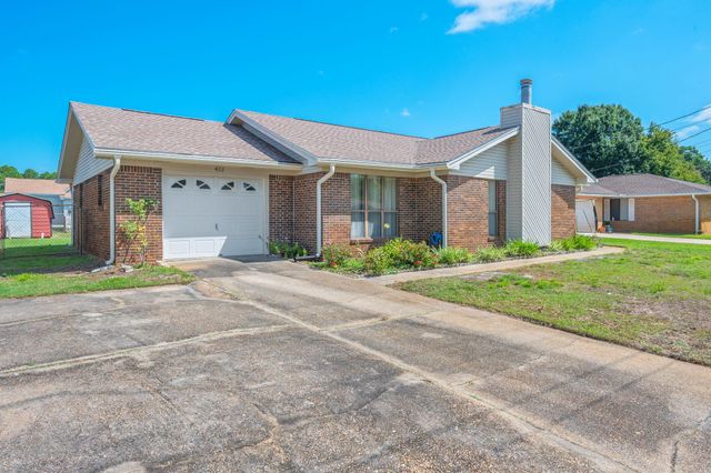 422 Fleetwood Drive, Mary Esther, FL 32569