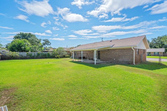 422 Fleetwood Drive, Mary Esther, FL 32569
