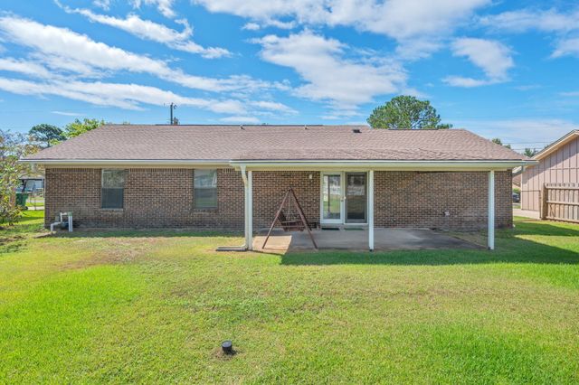 422 Fleetwood Drive, Mary Esther, FL 32569