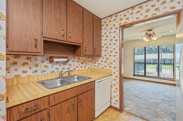 422 Fleetwood Drive, Mary Esther, FL 32569