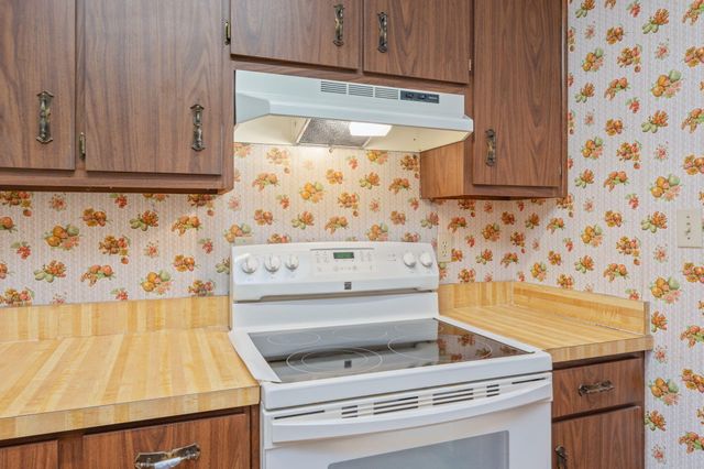 422 Fleetwood Drive, Mary Esther, FL 32569