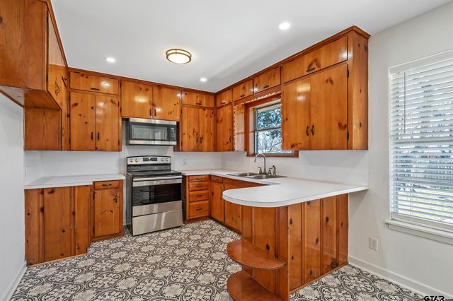 112 Lakeview St., Whitehouse, TX 75791