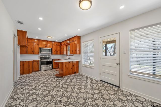 112 Lakeview St., Whitehouse, TX 75791