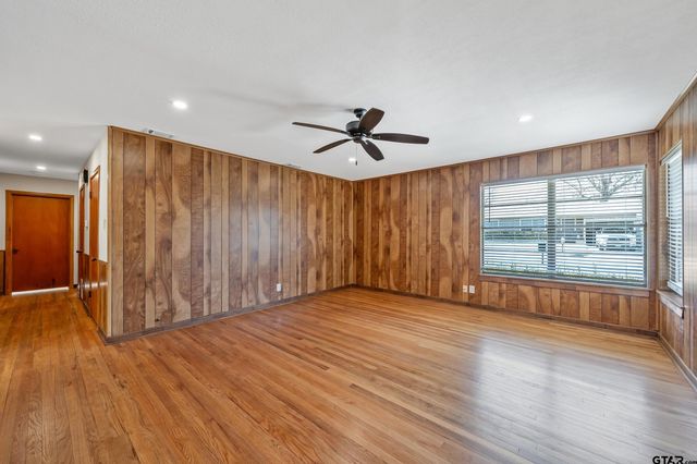 112 Lakeview St., Whitehouse, TX 75791