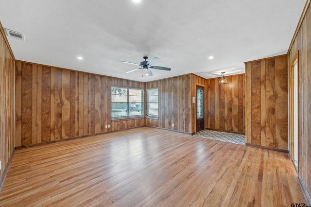 112 Lakeview St., Whitehouse, TX 75791