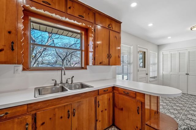 112 Lakeview St., Whitehouse, TX 75791