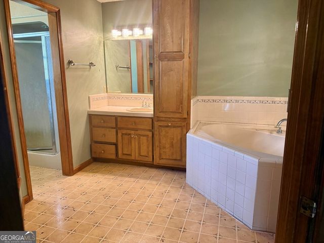 517 Ben Carver Road, Douglas, GA 31535