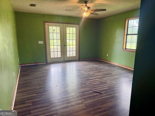 517 Ben Carver Road, Douglas, GA 31535