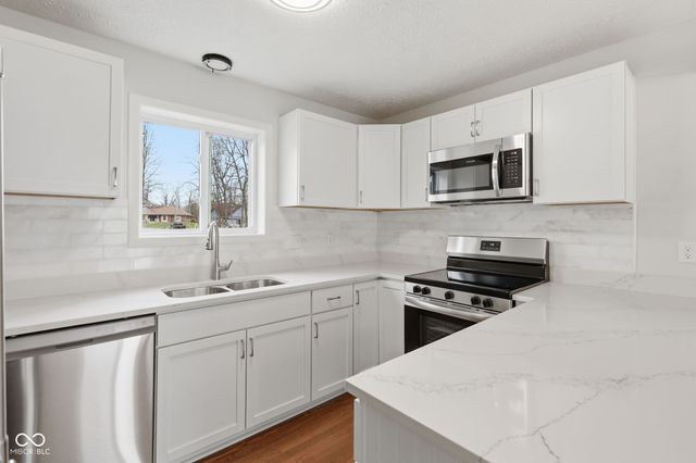 1429 Timber Trail, Greenwood, IN 46142