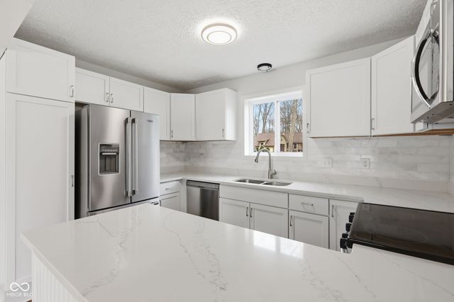 1429 Timber Trail, Greenwood, IN 46142