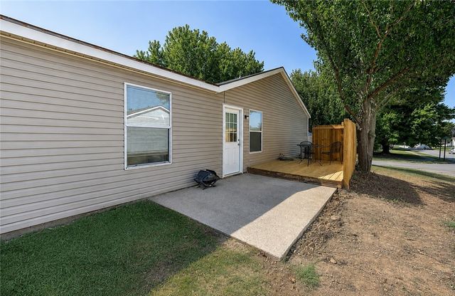 1701 Signature Drive, Bentonville, AR 72712