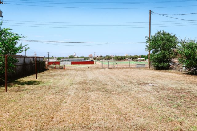 112 SW 8th Street, Plainview, TX 79072