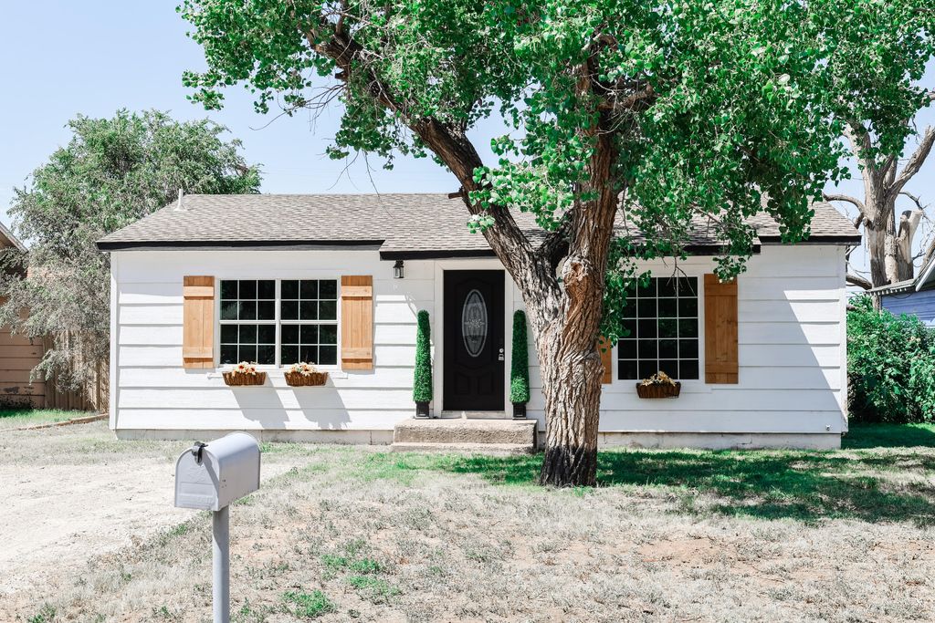 112 SW 8th Street, Plainview, TX 79072