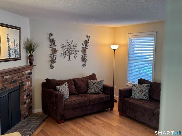 7 Bay Path Way 7, Branford, CT 06405