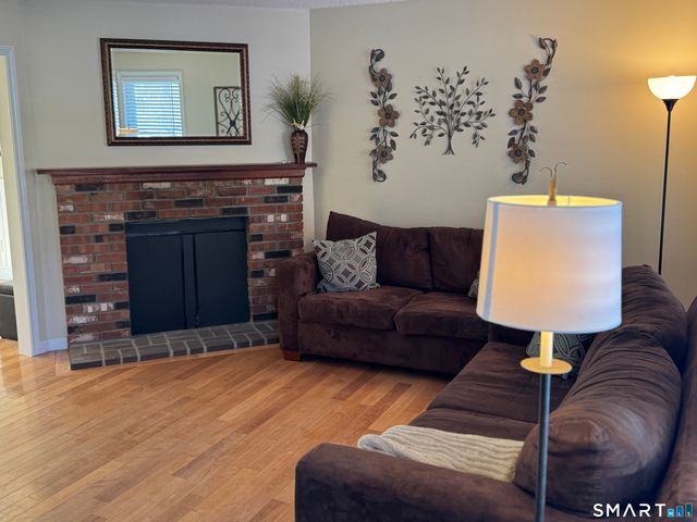 7 Bay Path Way 7, Branford, CT 06405