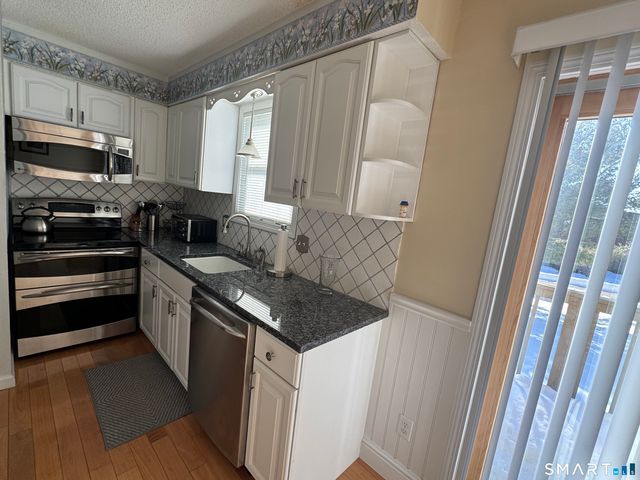 7 Bay Path Way 7, Branford, CT 06405