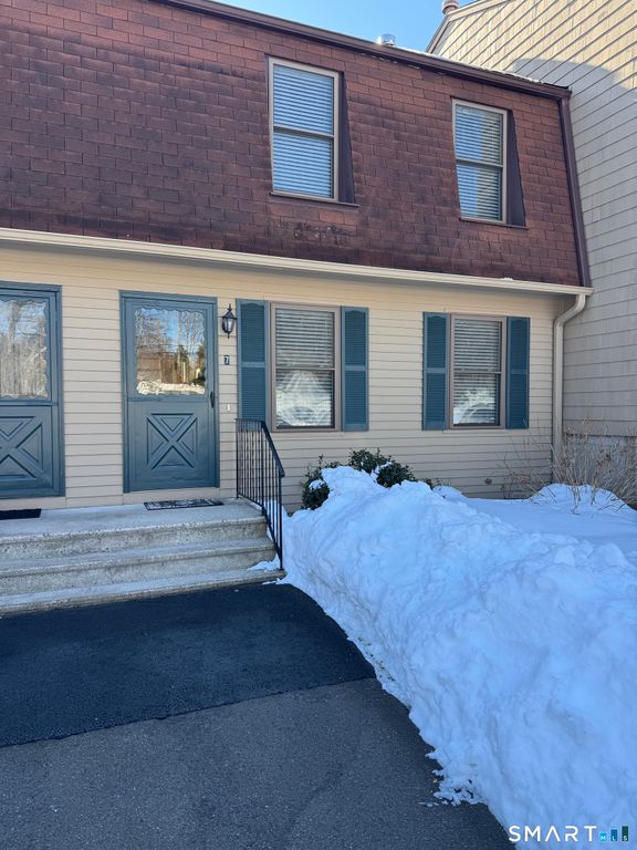 7 Bay Path Way 7, Branford, CT 06405