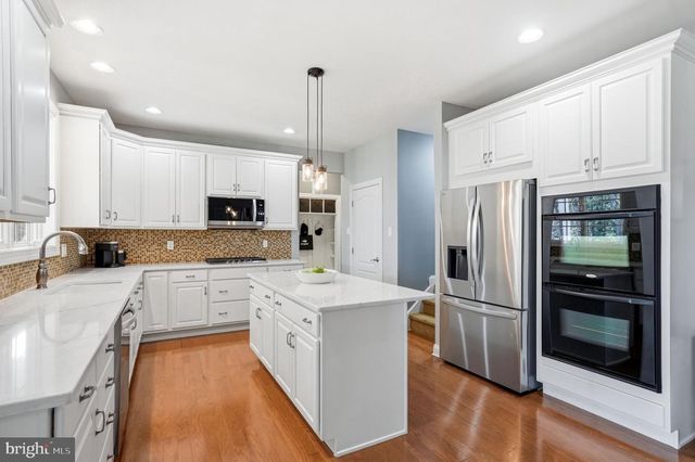 16 WINDERMERE DR, Moorestown, NJ 08057