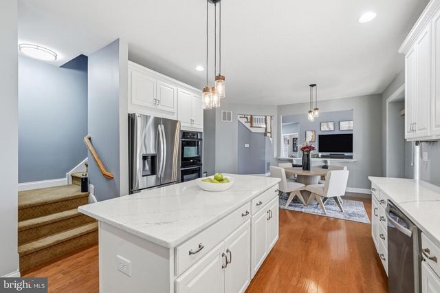 16 WINDERMERE DR, Moorestown, NJ 08057