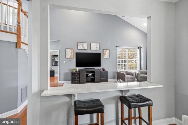 16 WINDERMERE DR, Moorestown, NJ 08057