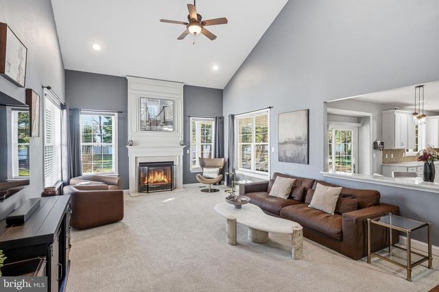 16 WINDERMERE DR, Moorestown, NJ 08057