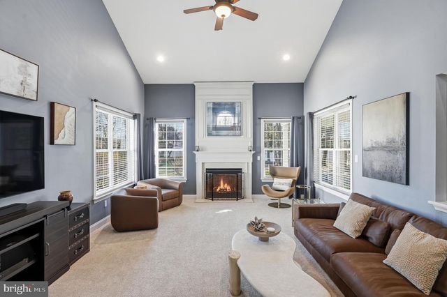 16 WINDERMERE DR, Moorestown, NJ 08057