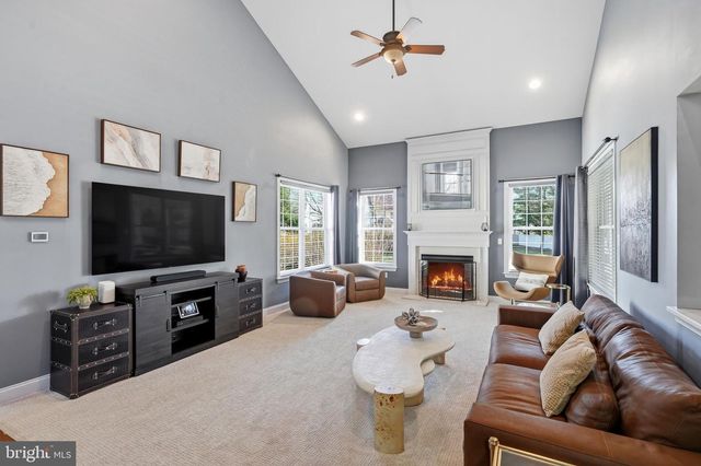 16 WINDERMERE DR, Moorestown, NJ 08057