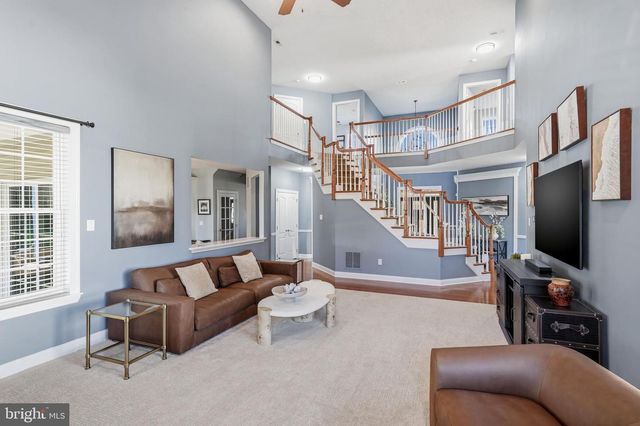 16 WINDERMERE DR, Moorestown, NJ 08057