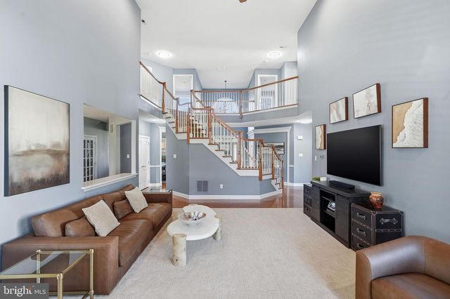 16 WINDERMERE DR, Moorestown, NJ 08057