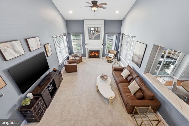 16 WINDERMERE DR, Moorestown, NJ 08057